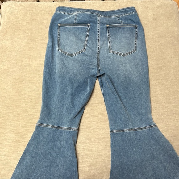 NWT FREE PEOPLE | just float on flares - Picture 7 of 12